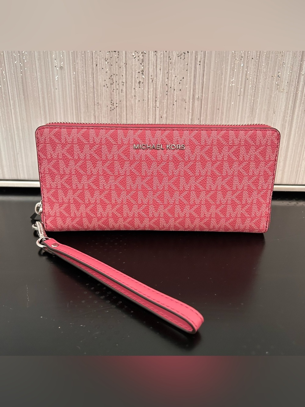 NWT! Michael Kors Jet Set Leather Wallet in color Rosewood.